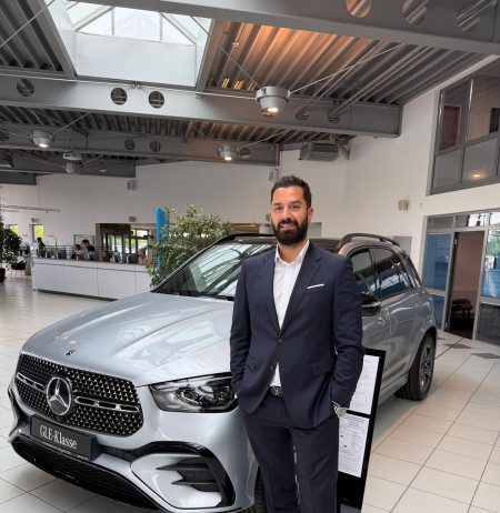 HAMBURG’DA MERCEDES’E TÜRK İLGİSİ BÜYÜYOR HAMBURG’DA MERCEDES’E TÜRK İLGİSİ BÜYÜYOR